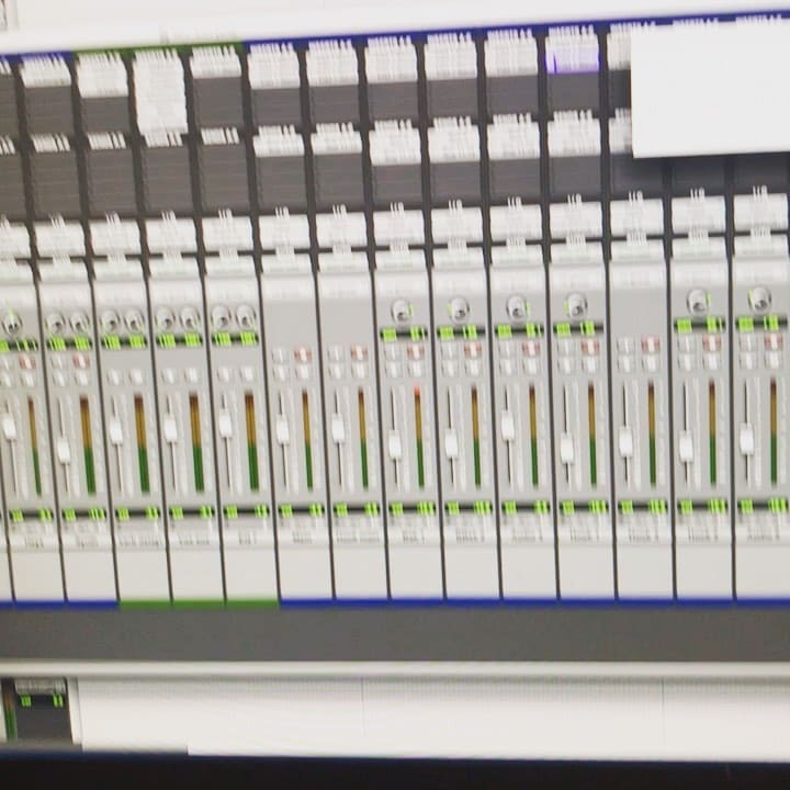 Mixing some track for the homie @charlesdrew626  keep em comin! Hit the DMs for ...