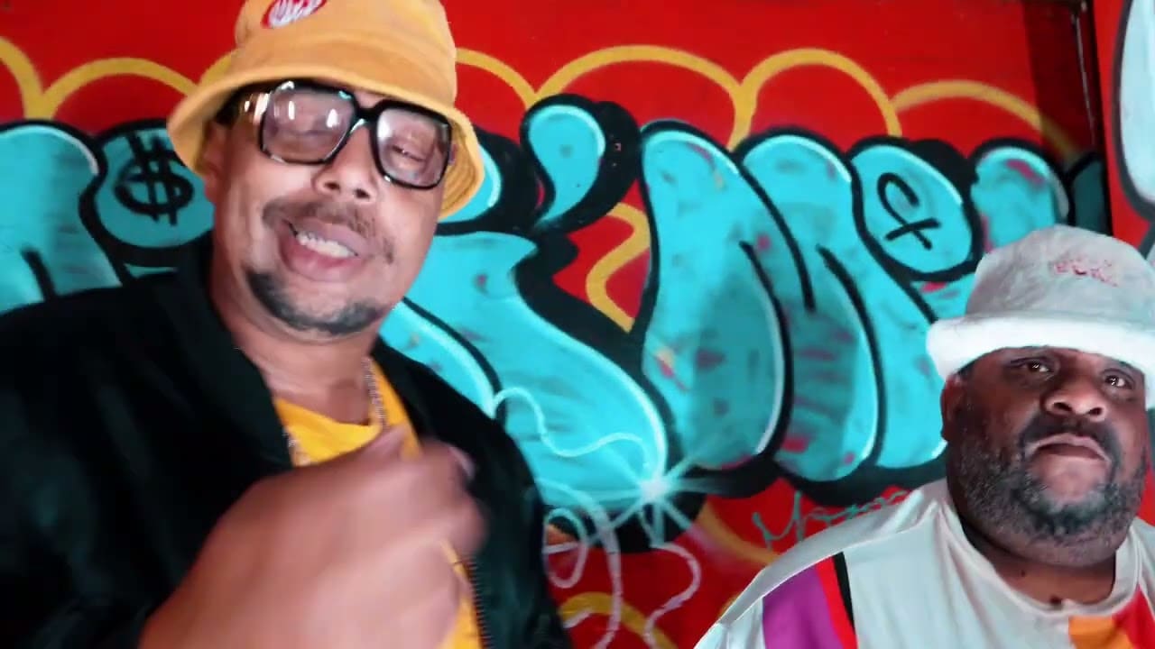 QR Code Mega Mix – MC Random featuring John Que,